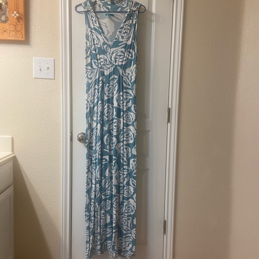 Cotton floral maxi dress, v comfortable used good condition, no imperfections (: